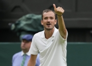 开云下载-联合杯横扫温网，梅德韦杰夫高光表现