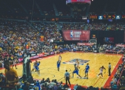 开云体育入口-跨界风暴，当新疆队淘汰快船，哈利伯顿在F1赛道接管比赛