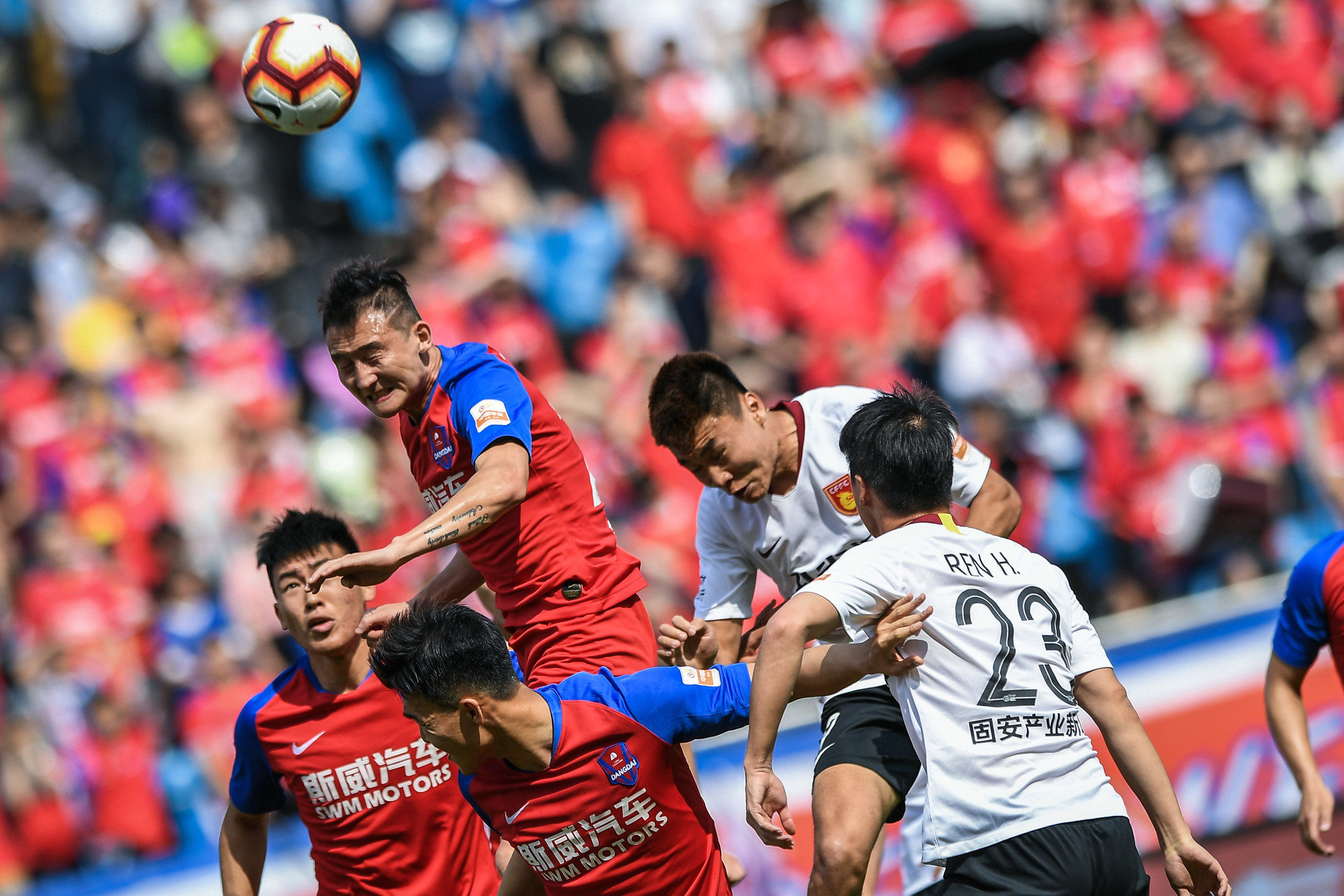 包含重庆斯威客场大胜河北华夏，争取保级希望的词条