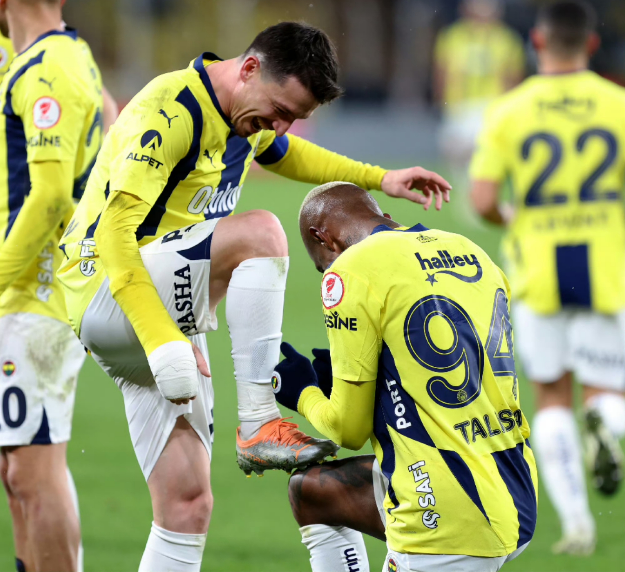 切尔西大胜对手，追逐领头羊