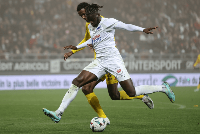 梅斯客场绝杀阿米恩,取得关键三分 梅斯客场绝杀阿米恩,取得关键三分