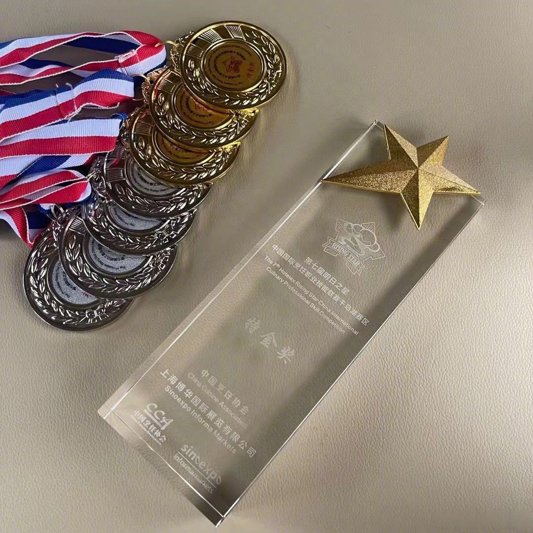 世界冠军凭实力赢得心仪奖杯