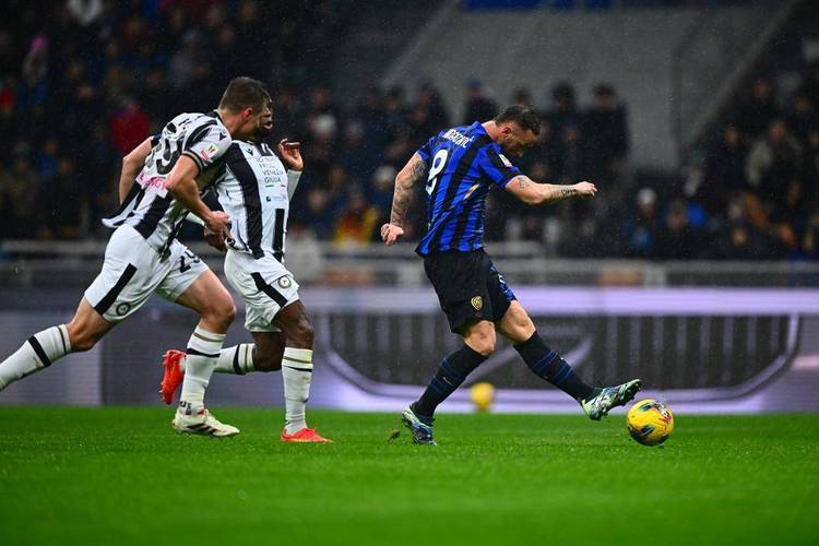 乌迪内斯的突破：客场勇夺关键三分的简单介绍