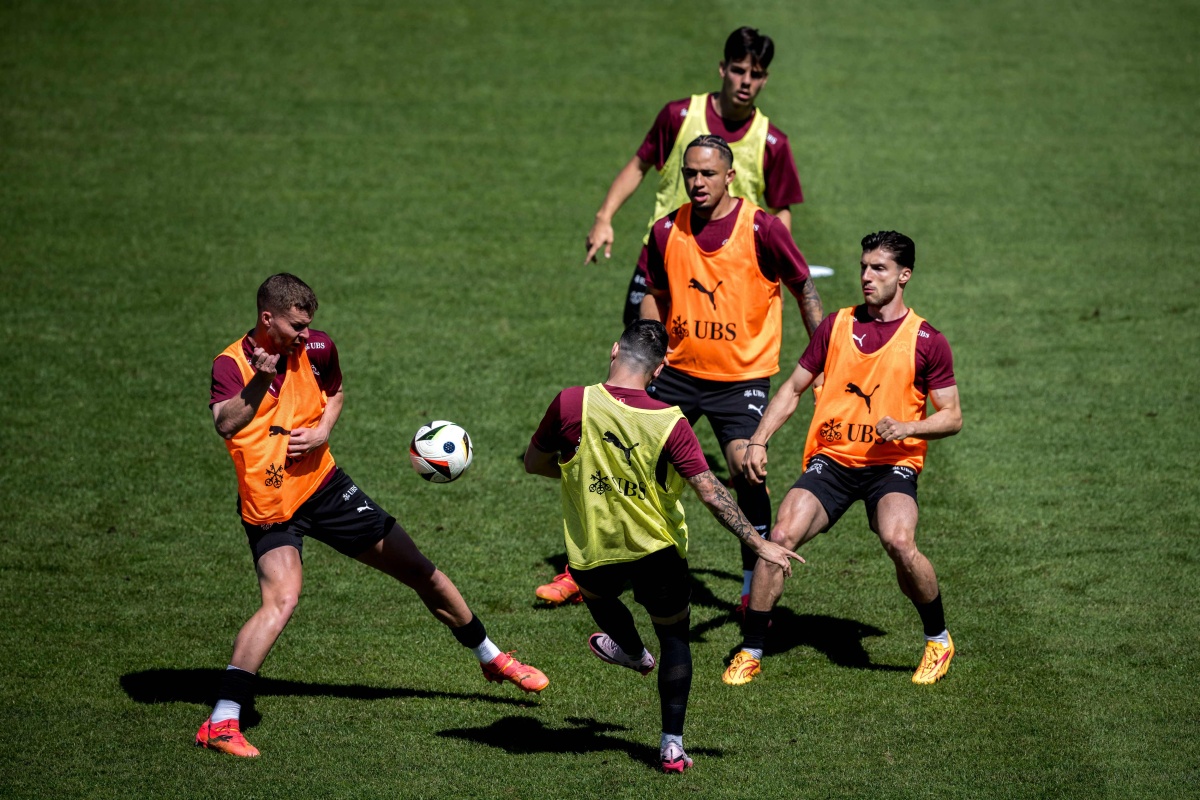 场上强弱对决，欧洲球队争夺胜利的简单介绍