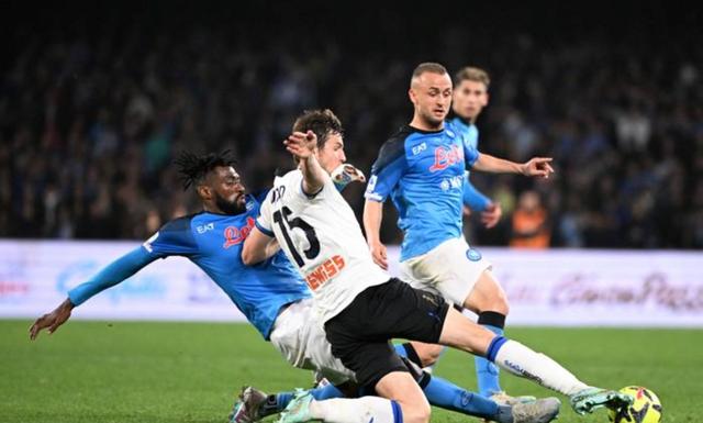 那不勒斯击败对手，追赶榜首的简单介绍