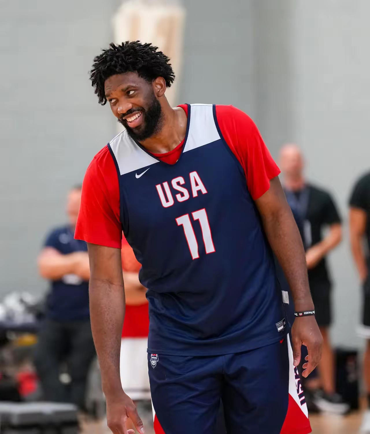 人客场大胜，恩比德表现抢眼