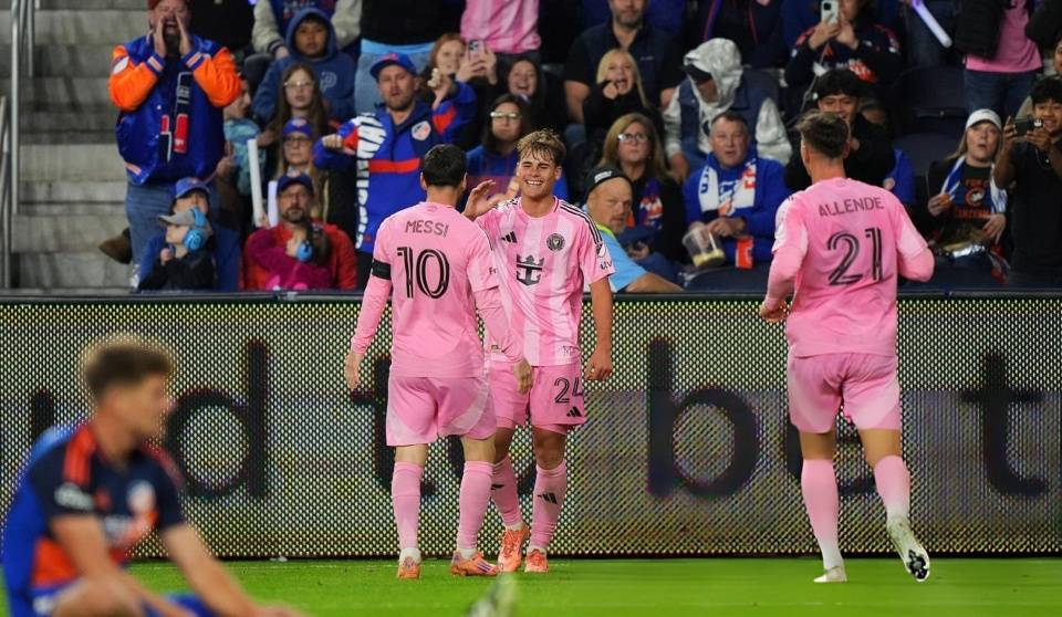 梅罗传射率队夺冠,再次登上巅峰 梅罗传射率队夺冠,再次登上巅峰