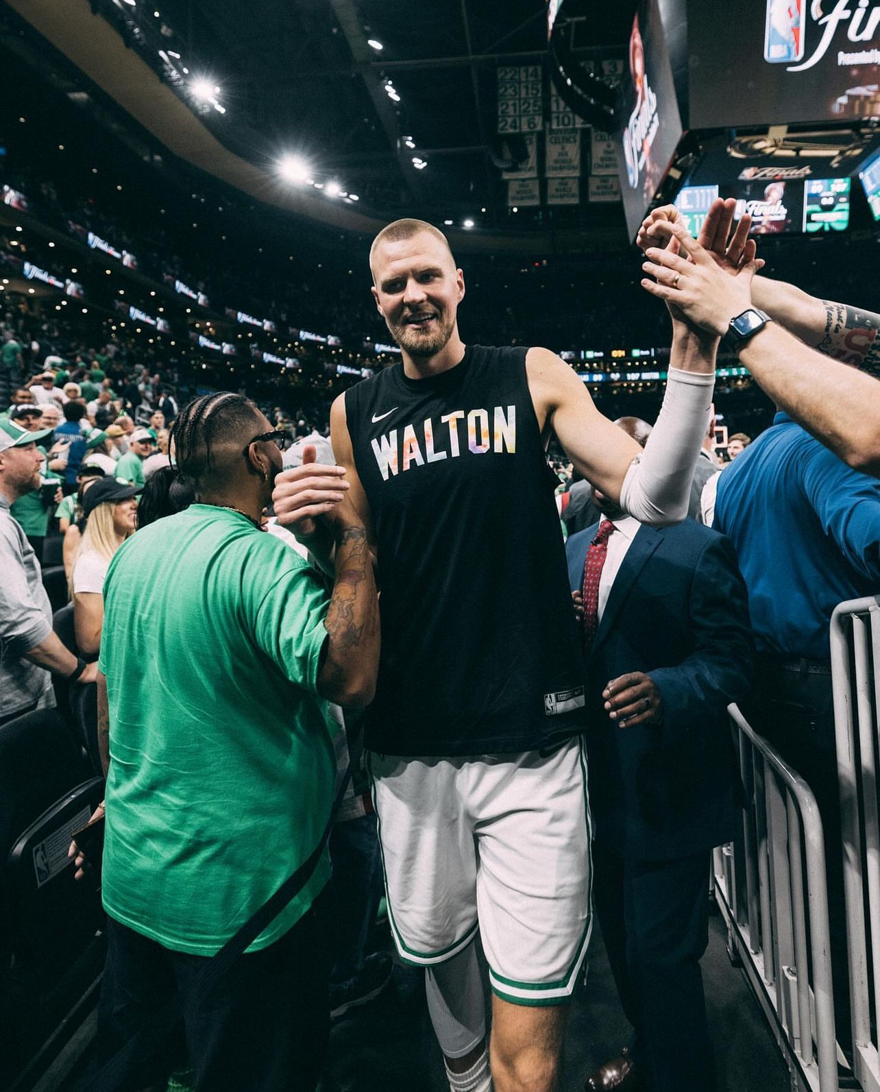 巴西男篮力克马刺，波尔津吉斯惊艳世界