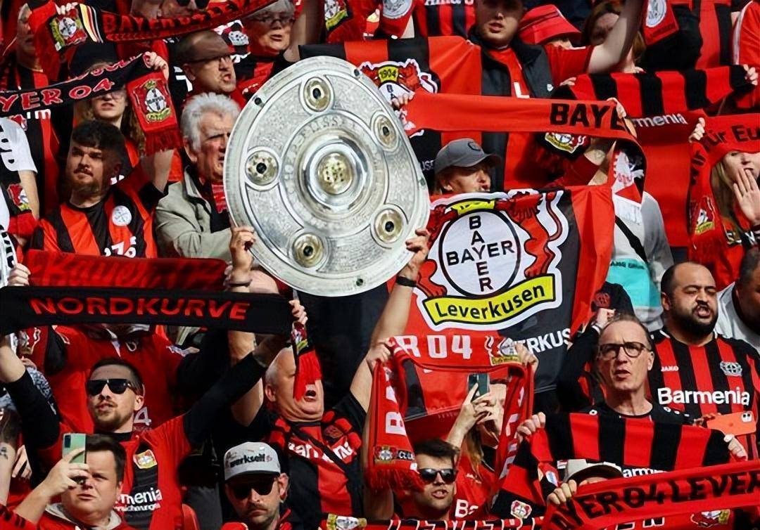 包含勒沃库森队阵容强大，力争冲击德甲前四的词条