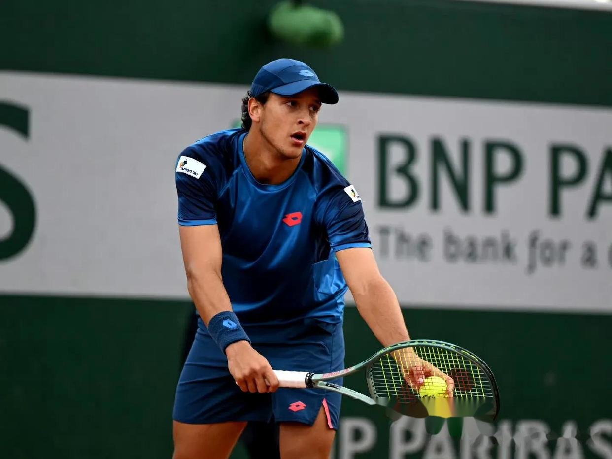 包含法国网球队完胜美国网球队，兹维列夫关键制胜的词条