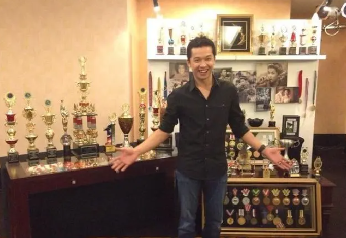 印尼羽毛球队强势英格兰羽毛球队，陶菲克高光表现的简单介绍