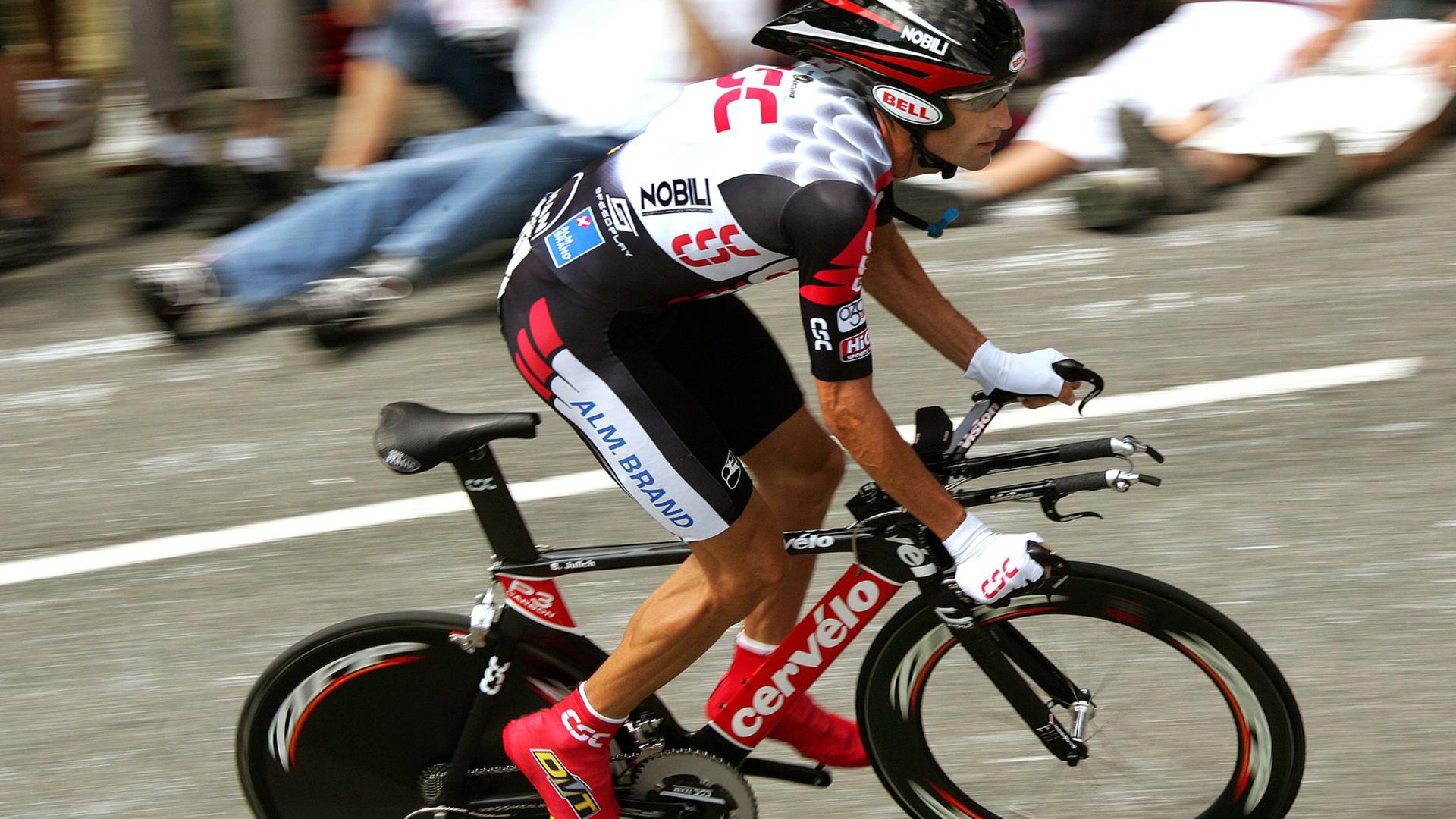 赛道与球场的双重奏,F1揭幕战悬念与森林狼的速胜启示